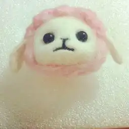 可爱的手机防尘塞小羊玩偶手工diy
