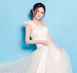 跟身高160的赵丽颖学学,怎么把婚纱穿出180的超模范
