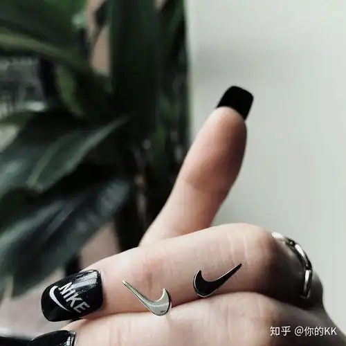 有哪些简约好看的男士耳钉推荐

