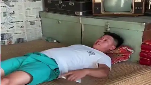 老公睡觉睡懵了,问老婆微信的钱去哪儿了,竟把自己害惨了
