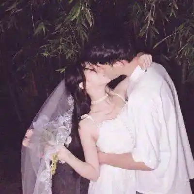 婚纱情侣头像一左一右40张抖音超火婚纱情头
