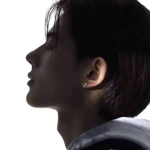 头像男女混搭,今天不太开心
