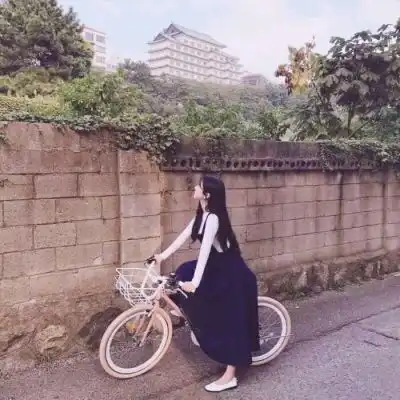 抖音最近很火的情侣图2021情侣头像一左一右配对

