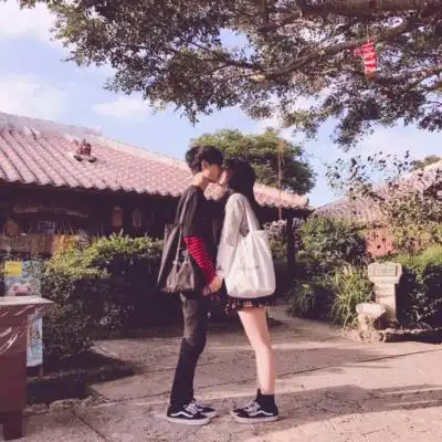 如何浪漫又甜蜜地完成一次接吻你得好好学一下
