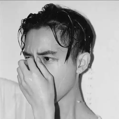 十二月份很受欢迎的男生头像
