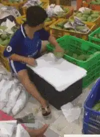 为了不让孩子发现喝饮料,这对父母也是够机智的,哈哈哈

