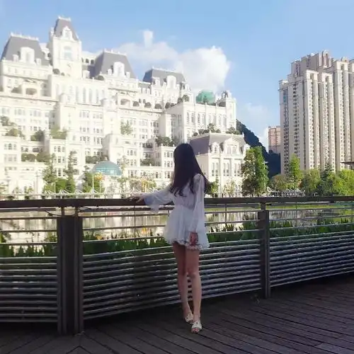 有没有非常非常不明显的情侣头像,特别不明显的情头
