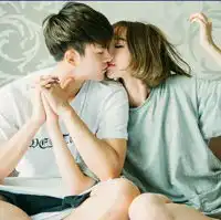 暖心的情侣微信头像任时光匆匆就去我只在乎你
