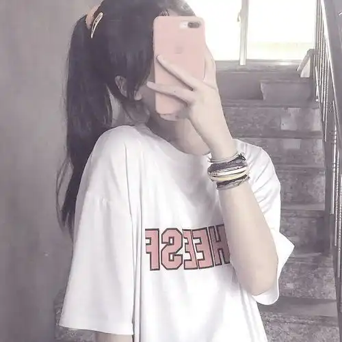 干净纯洁的白色女生头像
