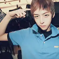 属于你的灰色头像忧伤的欧美男头

