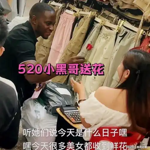 广州520小黑哥单膝跪地送花,小姐姐开心接受,就一朵玫瑰拿下
