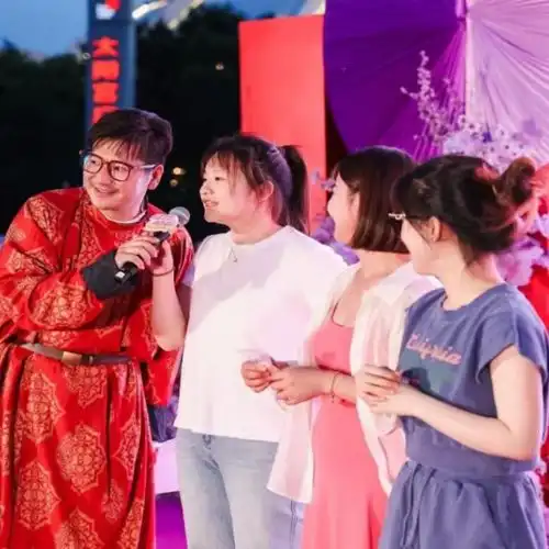 520,他们在南京携手共赴一场中国式浪漫南京青年公益集体婚礼浪漫举行

