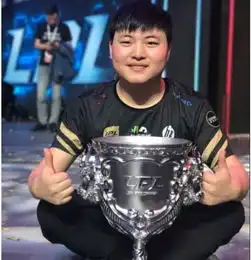 uzi排位偶遇德莱文,随手搬掉文森特,网友你的亚索可以么
