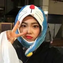 qq可爱搞怪女生头像2018精选心情不好的时候感觉全世界都完了
