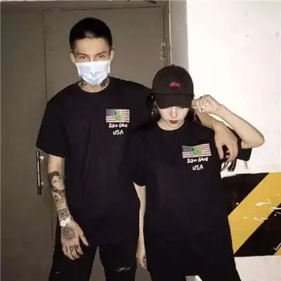 超酷手机遮脸双人情侣头像真真假假为了你

