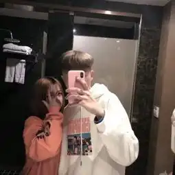 孤独成瘾的情侣双人头像

