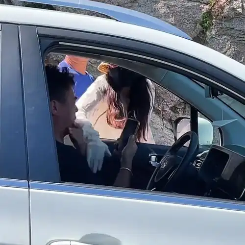 青岛路虎女司机逆行打人后续来了,网友请不要接受和解
