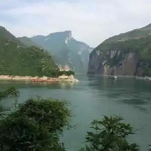 三峡中对山水景色特点的概括有哪些
