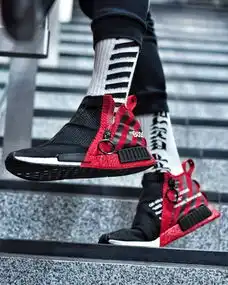 nmd改头换面offwhitexadidasoriginalsnmdcs1出现

