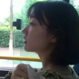 qq姐妹头像一人一张萌一直深信你心里有我
