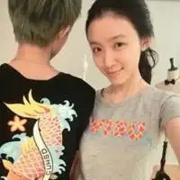 2013甜蜜qq情侣头像一左一右你的怀抱只许我停留
