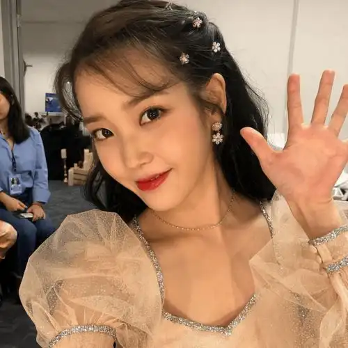 深扒韩国第一女soloiu疑似携手韩都衣舍
