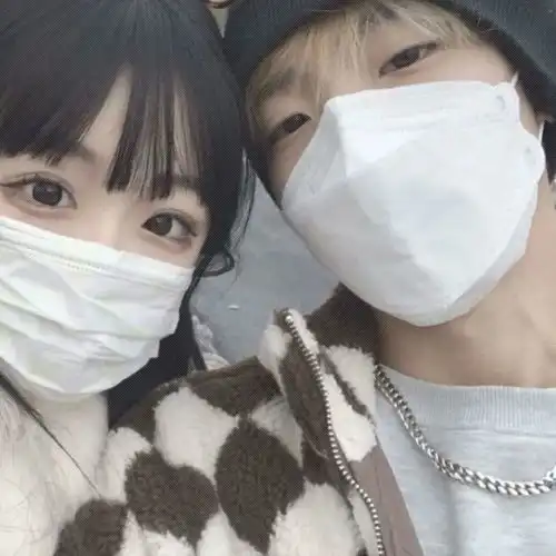 适合冬天的氛围感情侣头像
