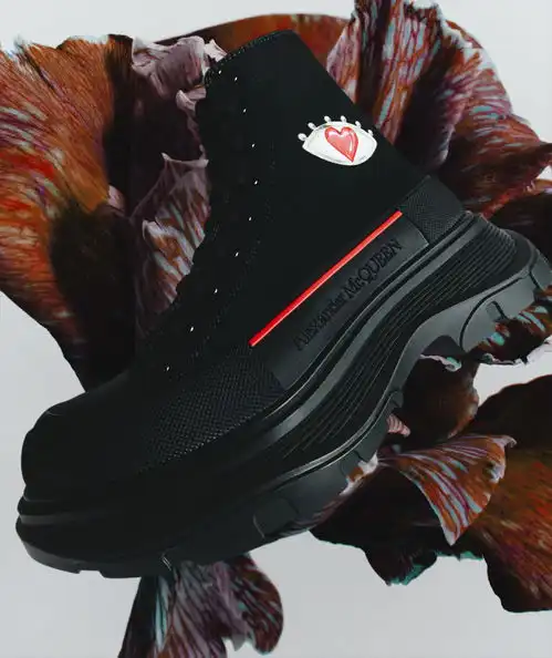 alexandermcqueen2021年春节情人节胶囊限定系列
