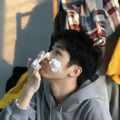 2023最新天真善良男生头像
