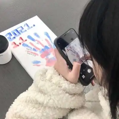 情侣头像盐于律己,甜以待人
