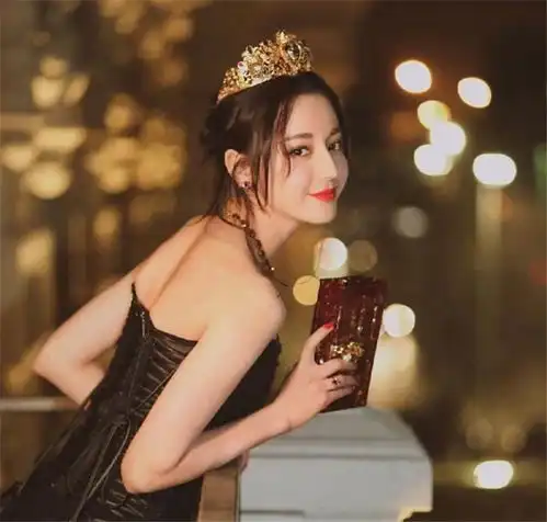 最受欢迎女演员大换血迪丽热巴跌至第5,杨幂第2,榜首竟是她
