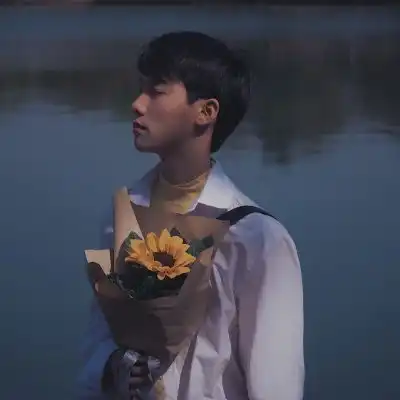 原谅捧花的我盛装出席只为遇见你
