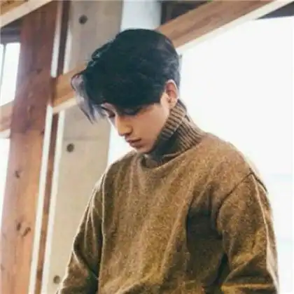 很难过孤独伤感男生头像,一切都好可我一点也不快乐
